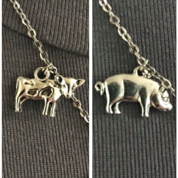 Charlotte’s Web by E. B. White Handmade Literature Necklace, Book Cover, Spider - Picture 2 of 16